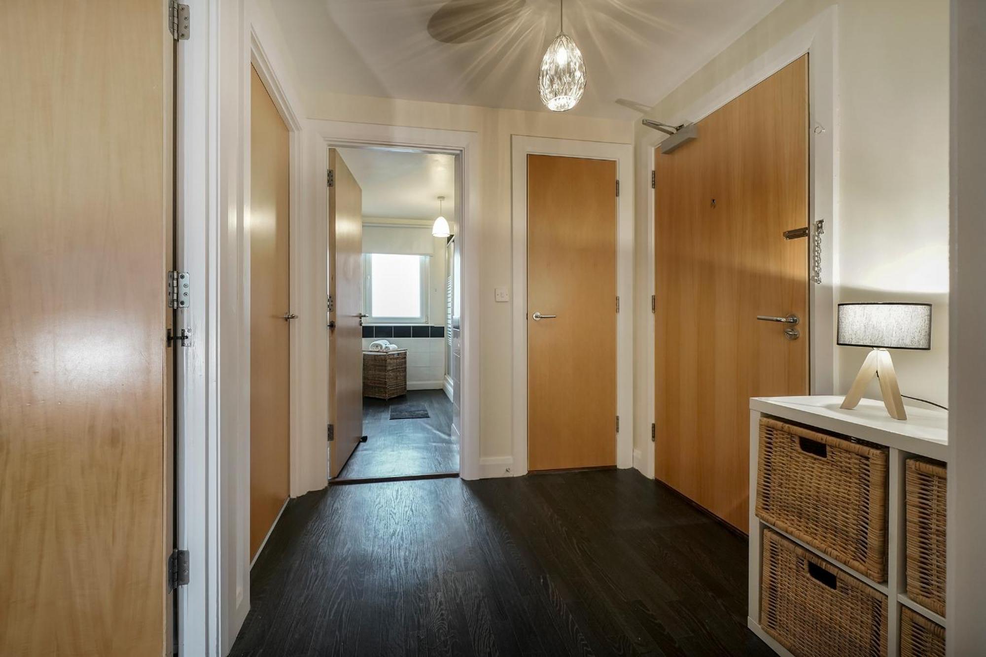 1 Bd In Historical W Close To Centre *