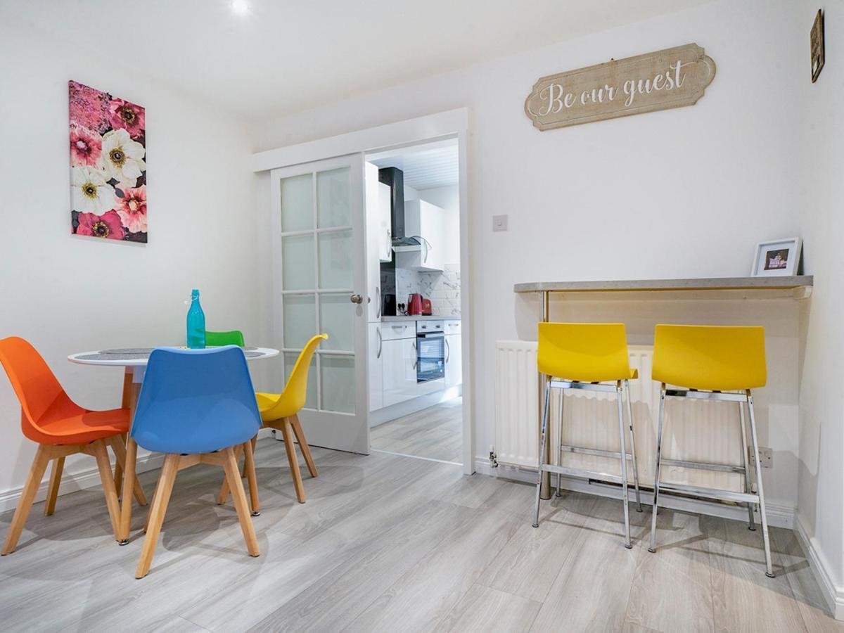 Pass The Keys - Bright & Airy 2br 2bath In Perfect Location *