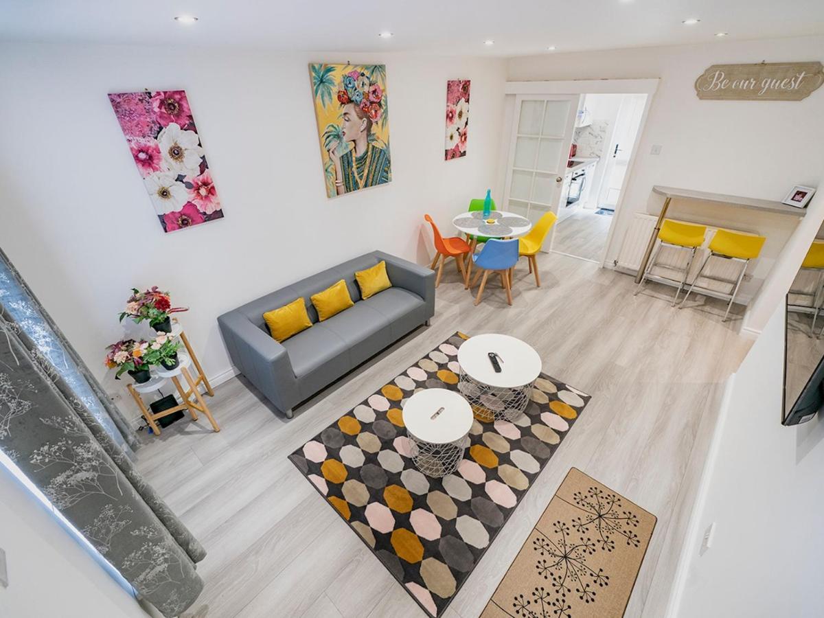 Pass The Keys - Bright & Airy 2br 2bath In Perfect Location *