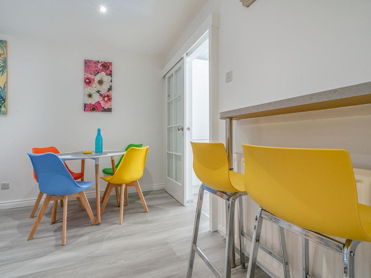Pass The Keys - Bright & Airy 2br 2bath In Perfect Location Apartment Belfast