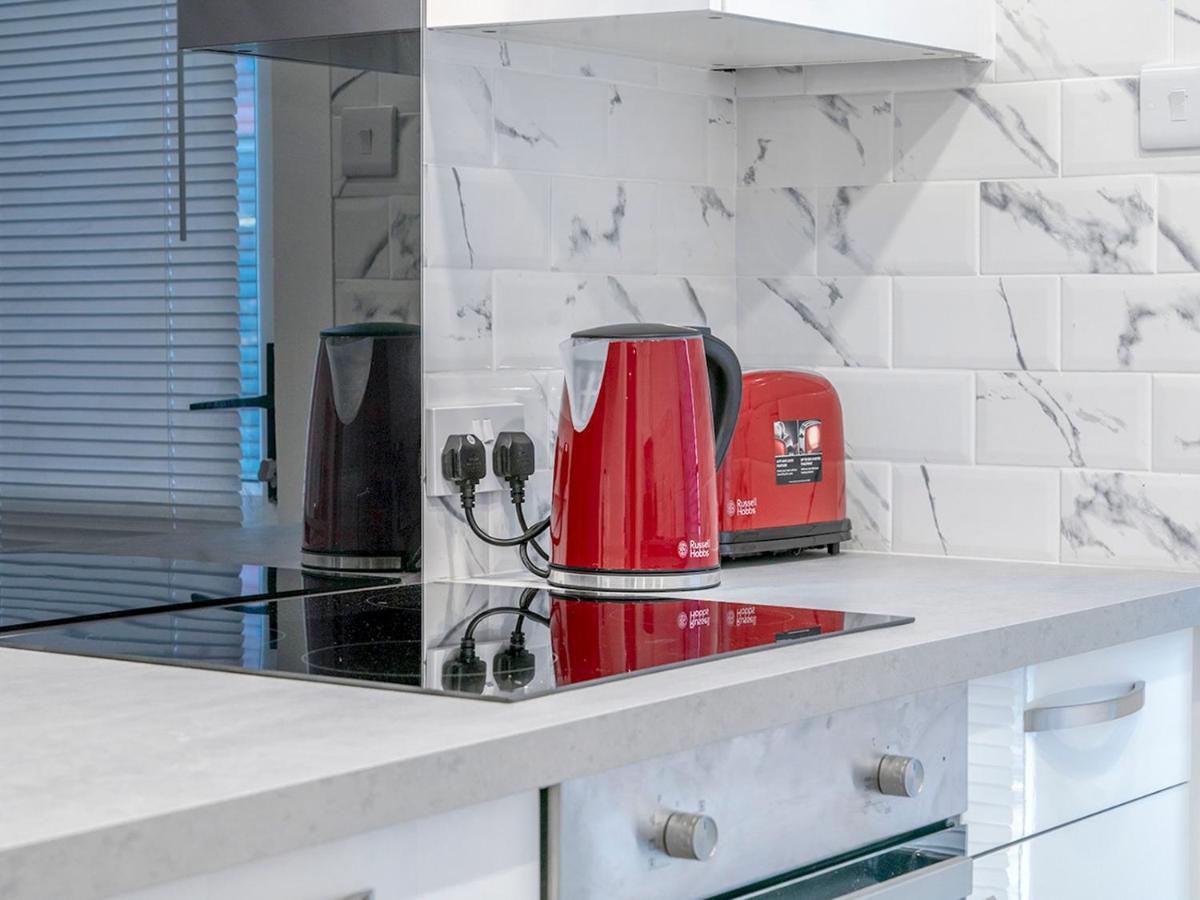 Pass The Keys - Bright & Airy 2br 2bath In Perfect Location *