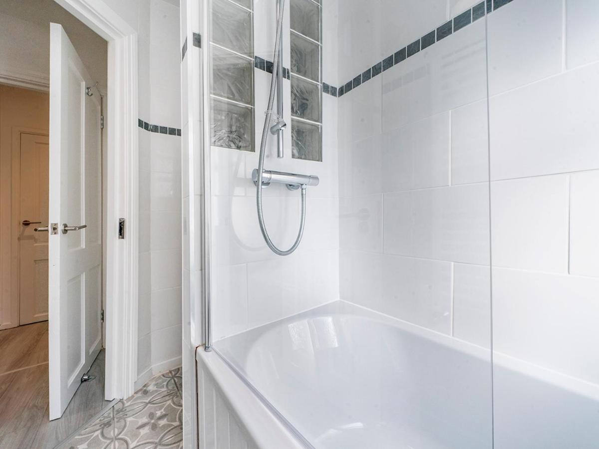 Pass The Keys - Bright & Airy 2br 2bath In Perfect Location