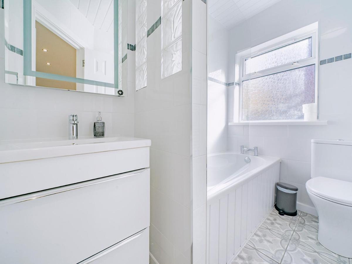 Pass The Keys - Bright & Airy 2br 2bath In Perfect Location Apartment