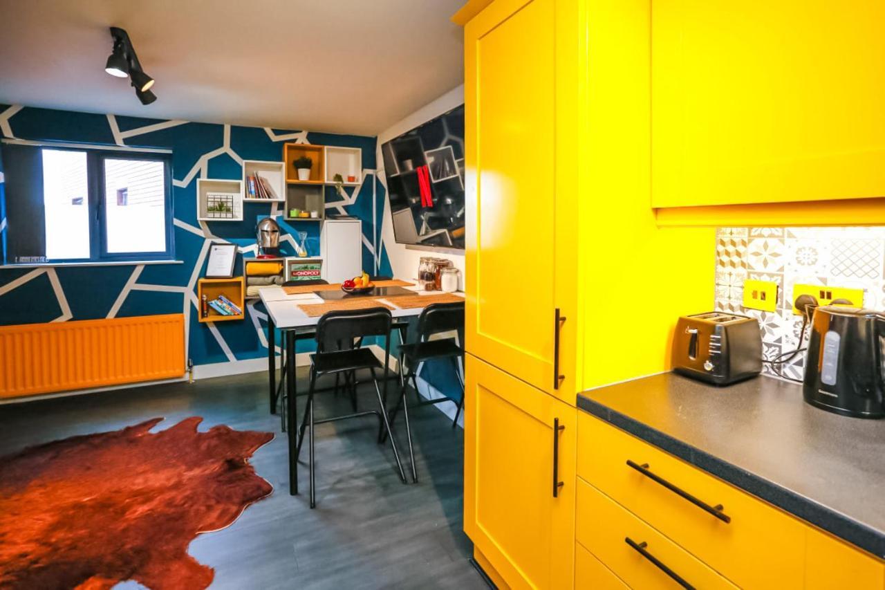 Apartment Funky - Secure Parking - Wifi - Sleeps 6 - No Parties Belfast