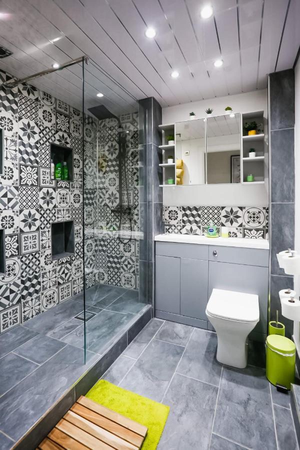 Funky - Secure Parking - Wifi - Sleeps 6 - No Parties Belfast