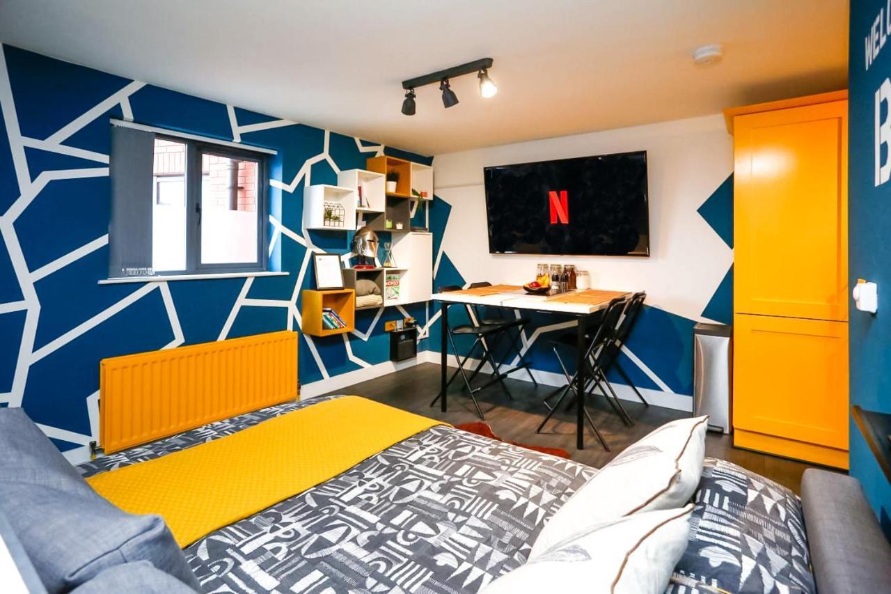 Funky - Secure Parking - Wifi - Sleeps 6 - No Parties Apartment Belfast