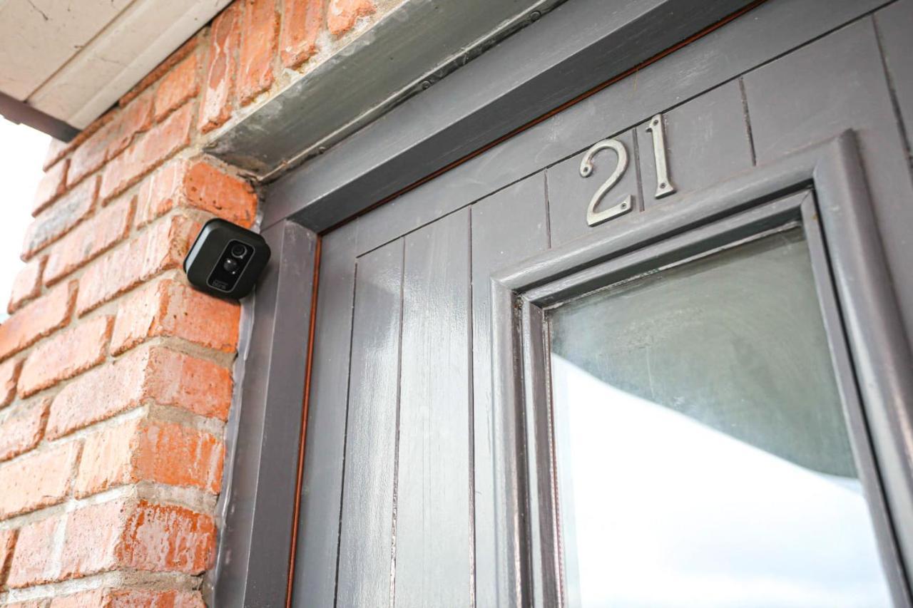 Funky - Secure Parking - Wifi - Sleeps 6 - No Parties Belfast