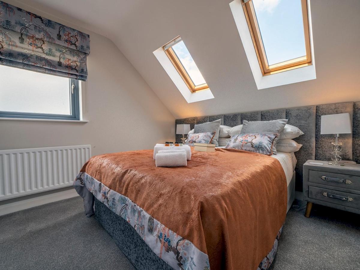 Pass The Keys Luxurious 1br Apt In Prime Location With Top Amenities Belfast