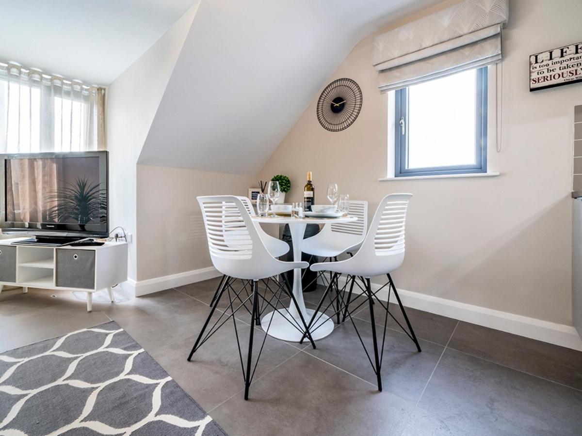 Pass The Keys Luxurious 1br Apt In Prime Location With Top Amenities Belfast