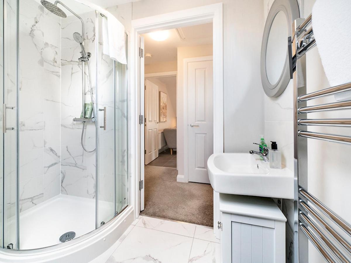 Pass The Keys Luxurious 1br Apt In Prime Location With Top Amenities *