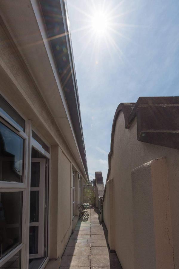 Apartment City Centre Penthouse With Parking And Balcony
