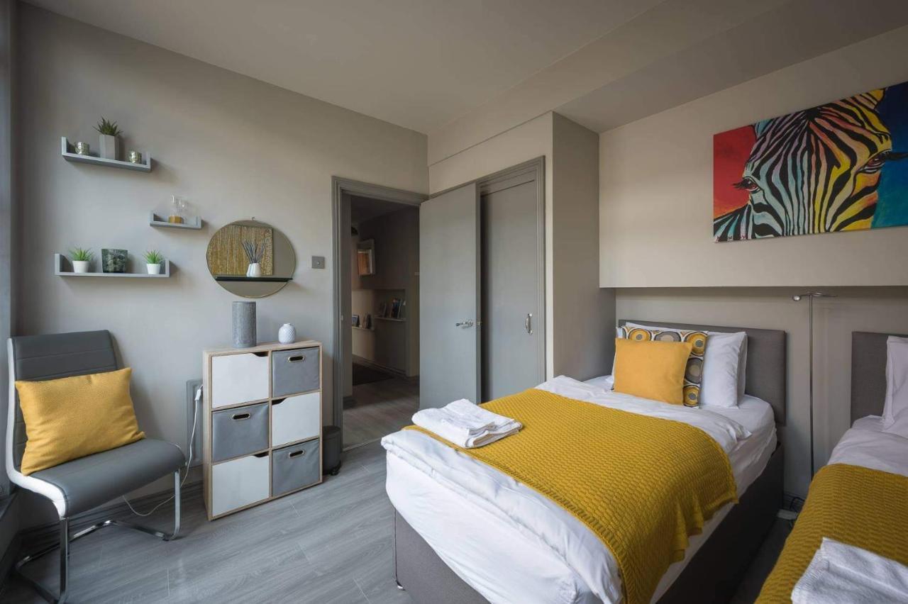 Apartment City Centre Penthouse With Parking And Balcony