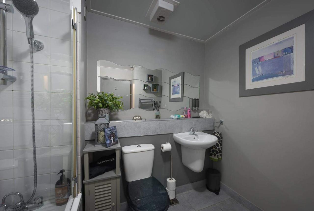 City Centre Penthouse With Parking And Balcony Apartment Belfast