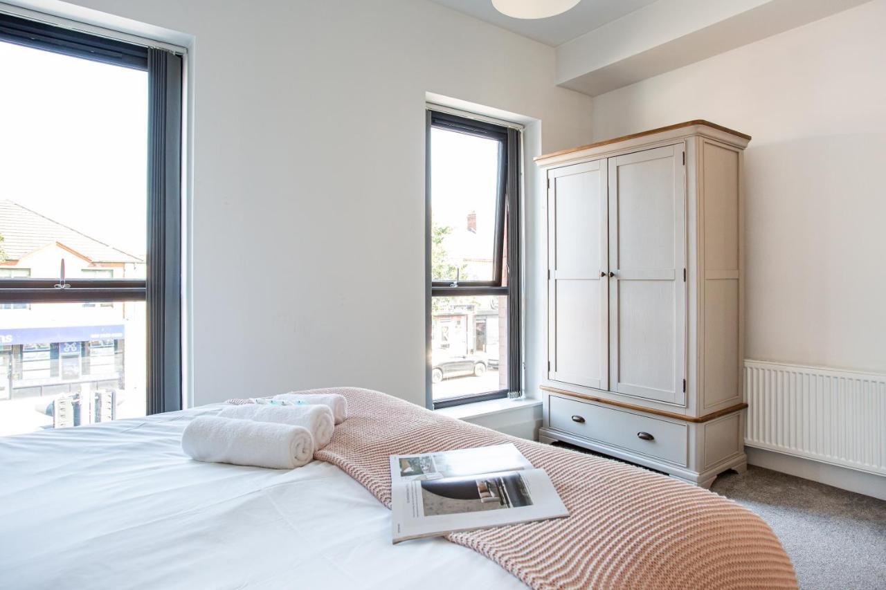 Luxury Fully Equipped Kitchen Ormeau Park Apartment Belfast
