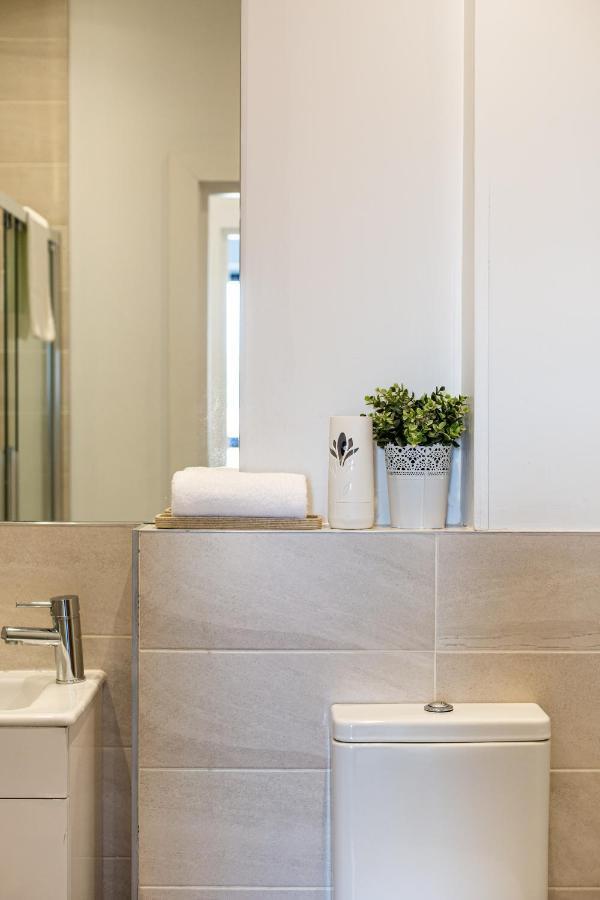Apartment Luxury Fully Equipped Kitchen Ormeau Park