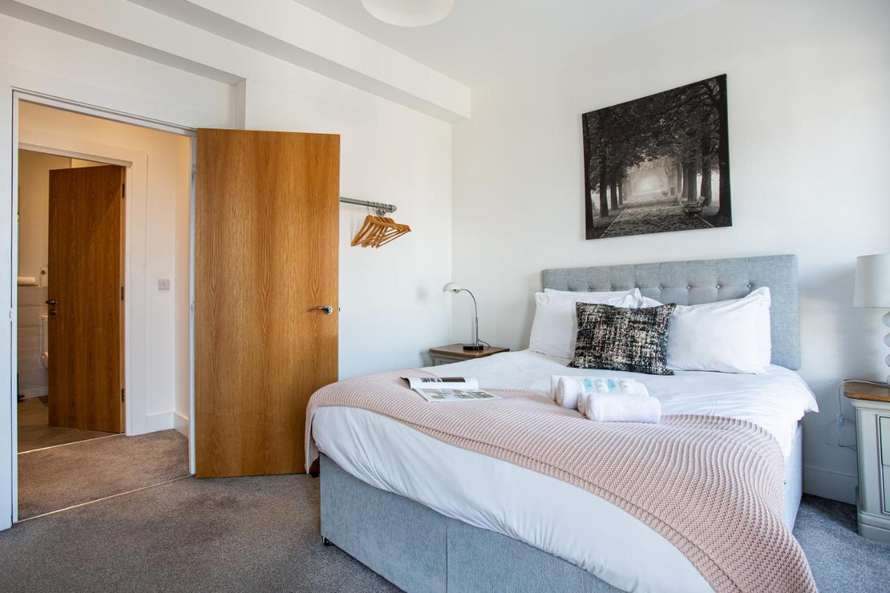 Apartment Luxury Fully Equipped Kitchen Ormeau Park Belfast