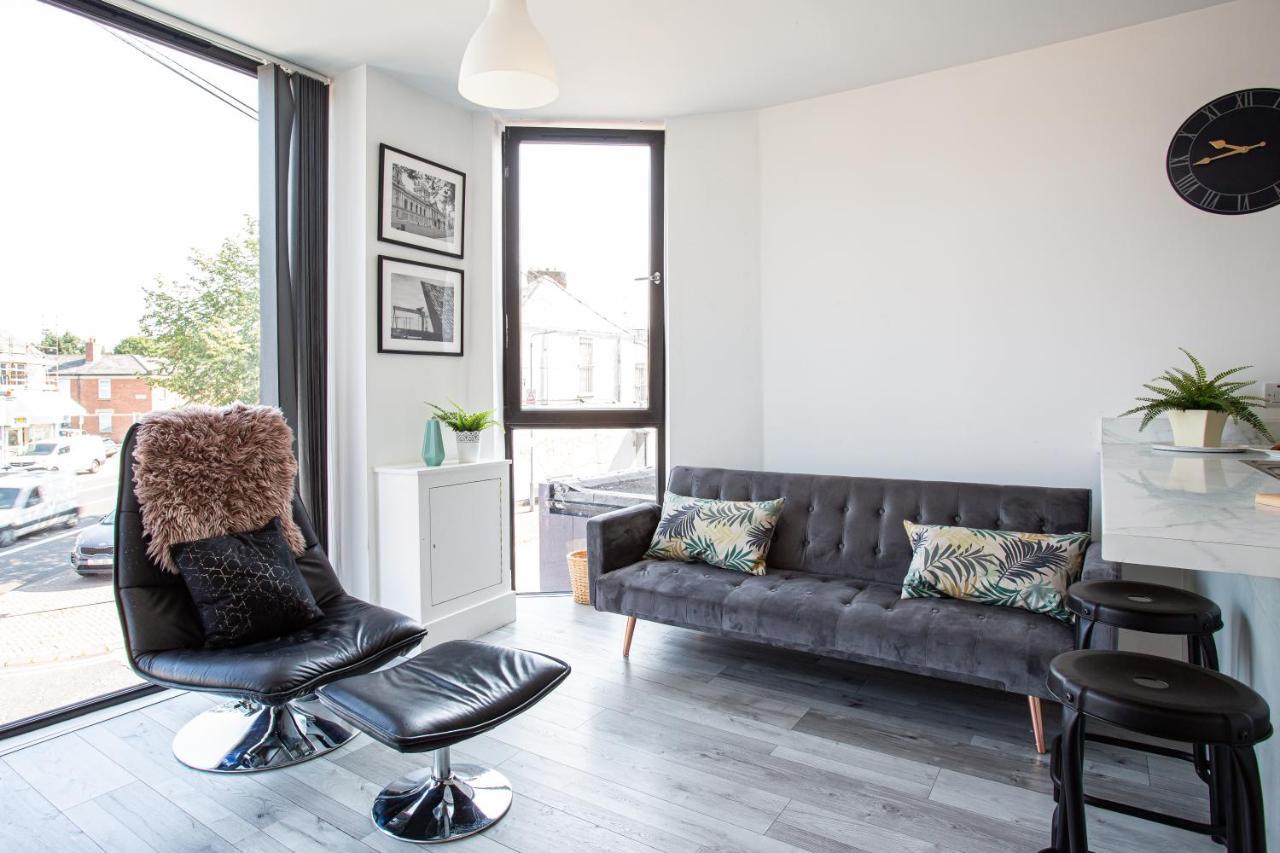 Apartment Luxury Fully Equipped Kitchen Ormeau Park Belfast