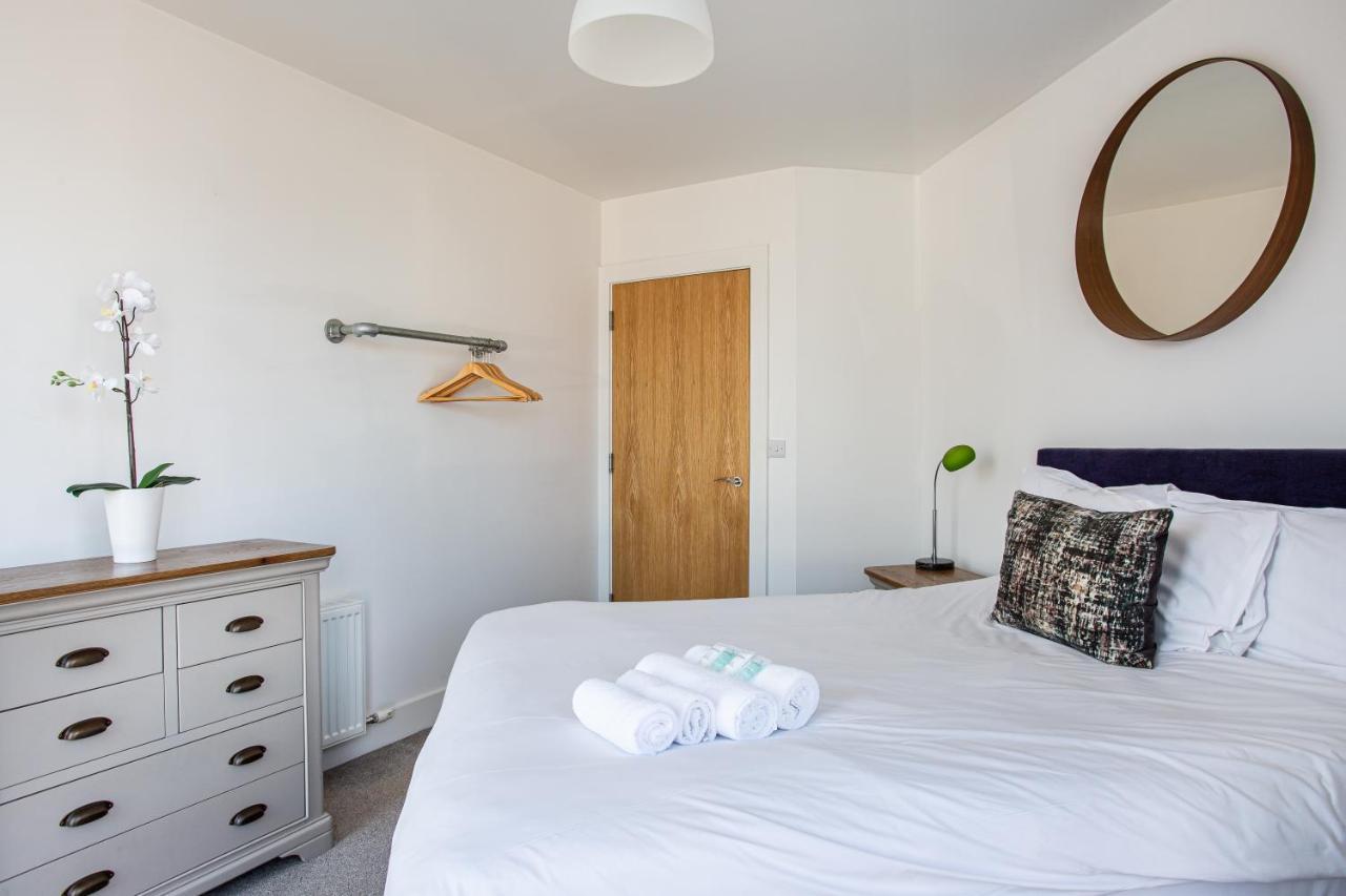 Apartment Luxury Fully Equipped Kitchen Ormeau Park Belfast