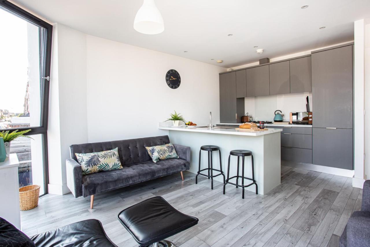 Luxury Fully Equipped Kitchen Ormeau Park * Belfast