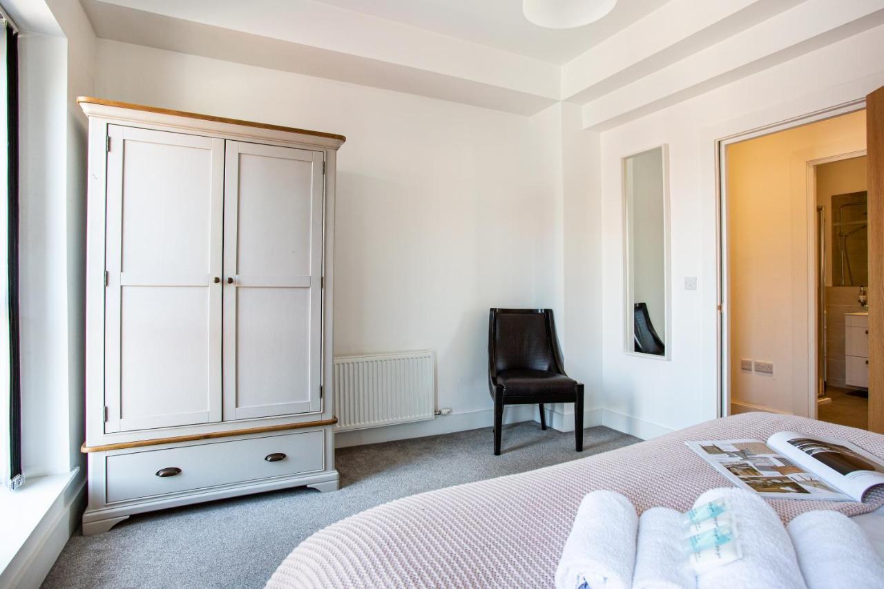 Apartment Luxury Fully Equipped Kitchen Ormeau Park