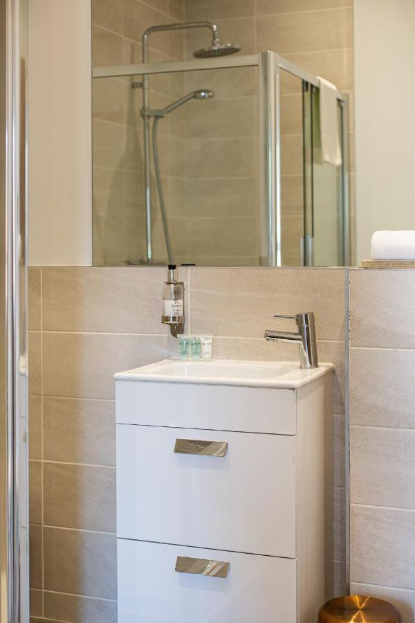 Apartment Luxury Fully Equipped Kitchen Ormeau Park