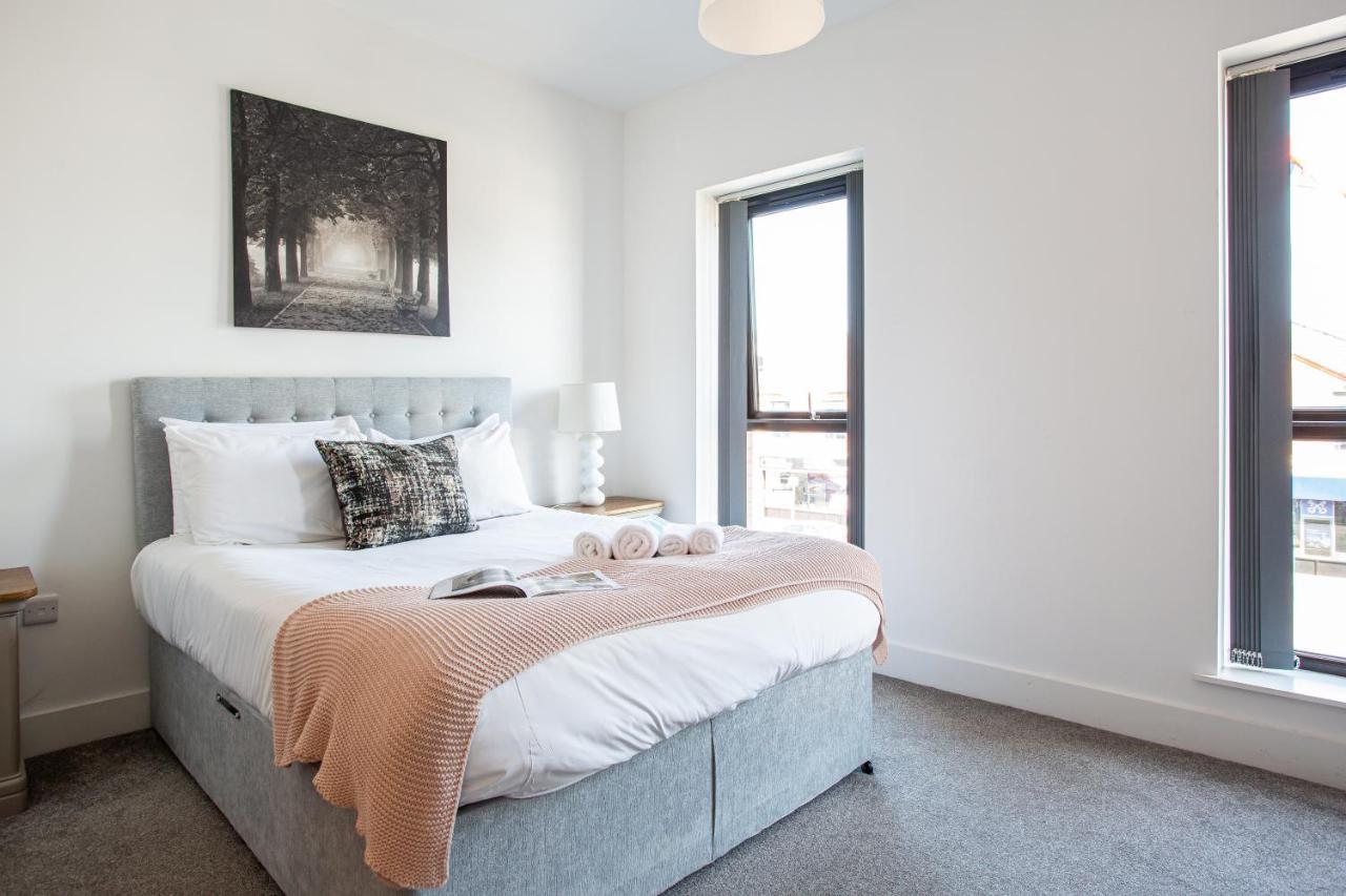 Apartment Luxury Fully Equipped Kitchen Ormeau Park Belfast