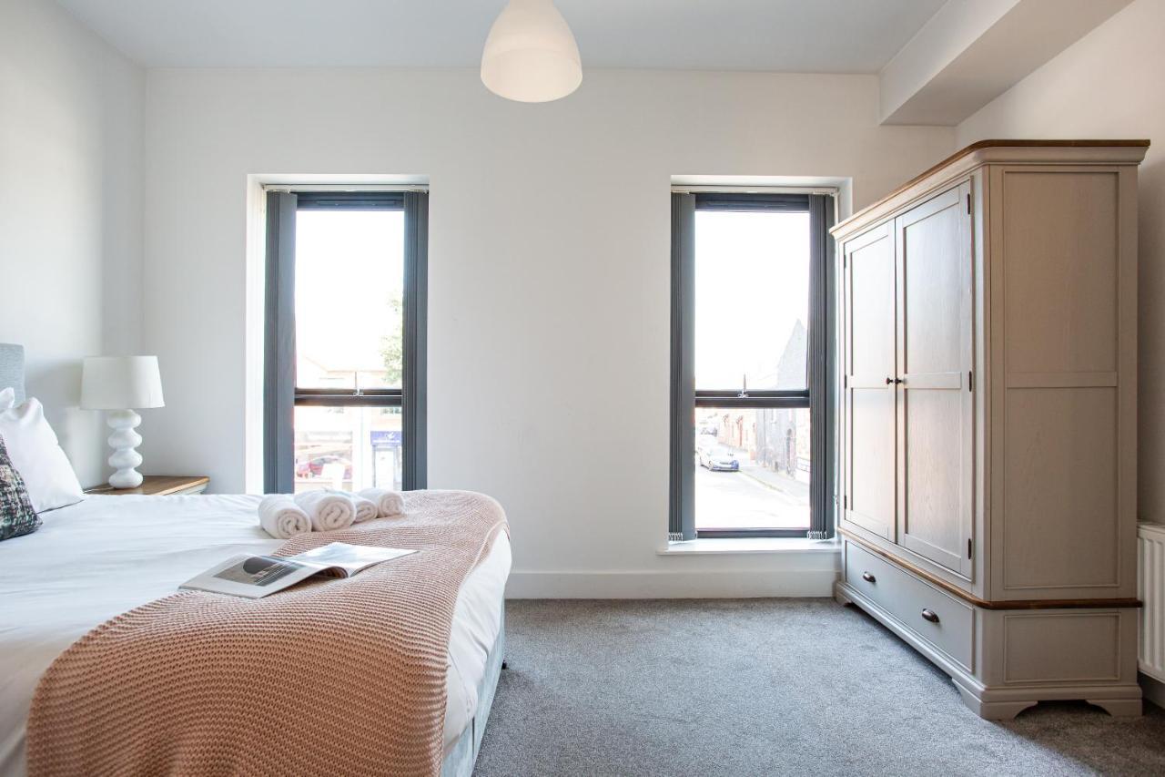 Luxury Fully Equipped Kitchen Ormeau Park Apartment *