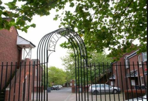 Excellent Location - City Centre - Parking - 4 Beds -2 Bedrooms