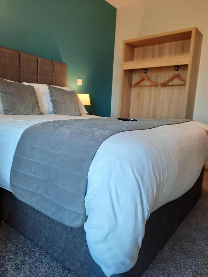Standing Stones 4* Belfast