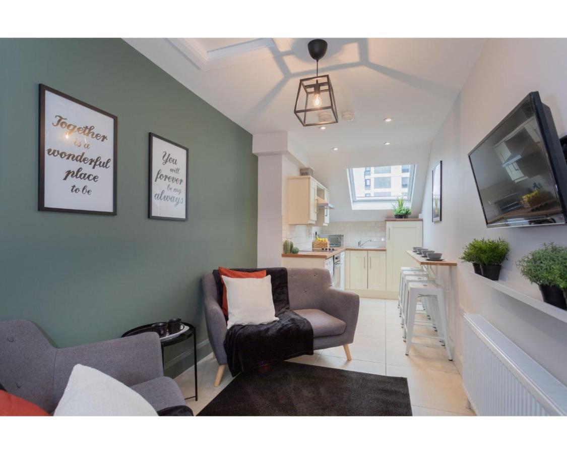 Camden Street Apartment *