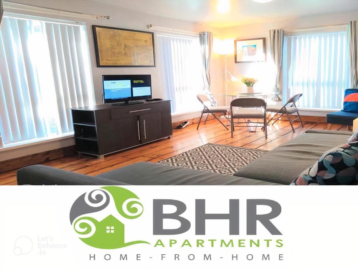 Perfect Location - Parking - 3 Beds - 2 Bedrooms Apartment *