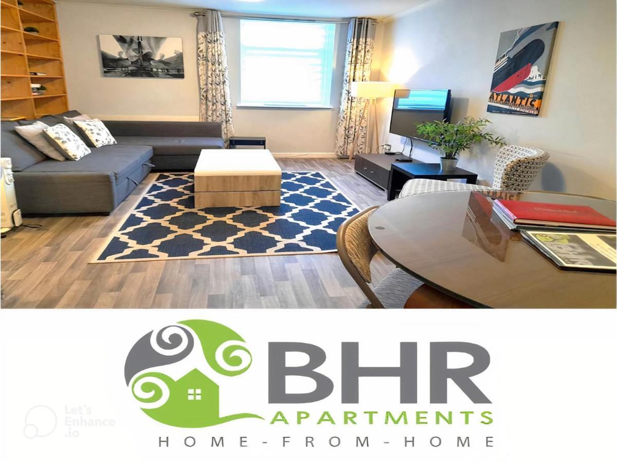 Apartment Excellent Location - City Centre - Parking - 4 Beds -2 Bedrooms *