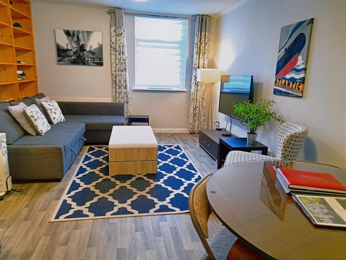 Excellent Location - City Centre - Parking - 4 Beds -2 Bedrooms