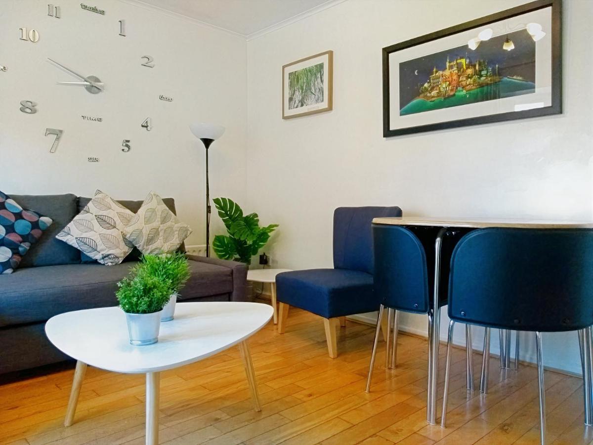 Very Central Location- Free Parking - 2 Bedrooms Belfast