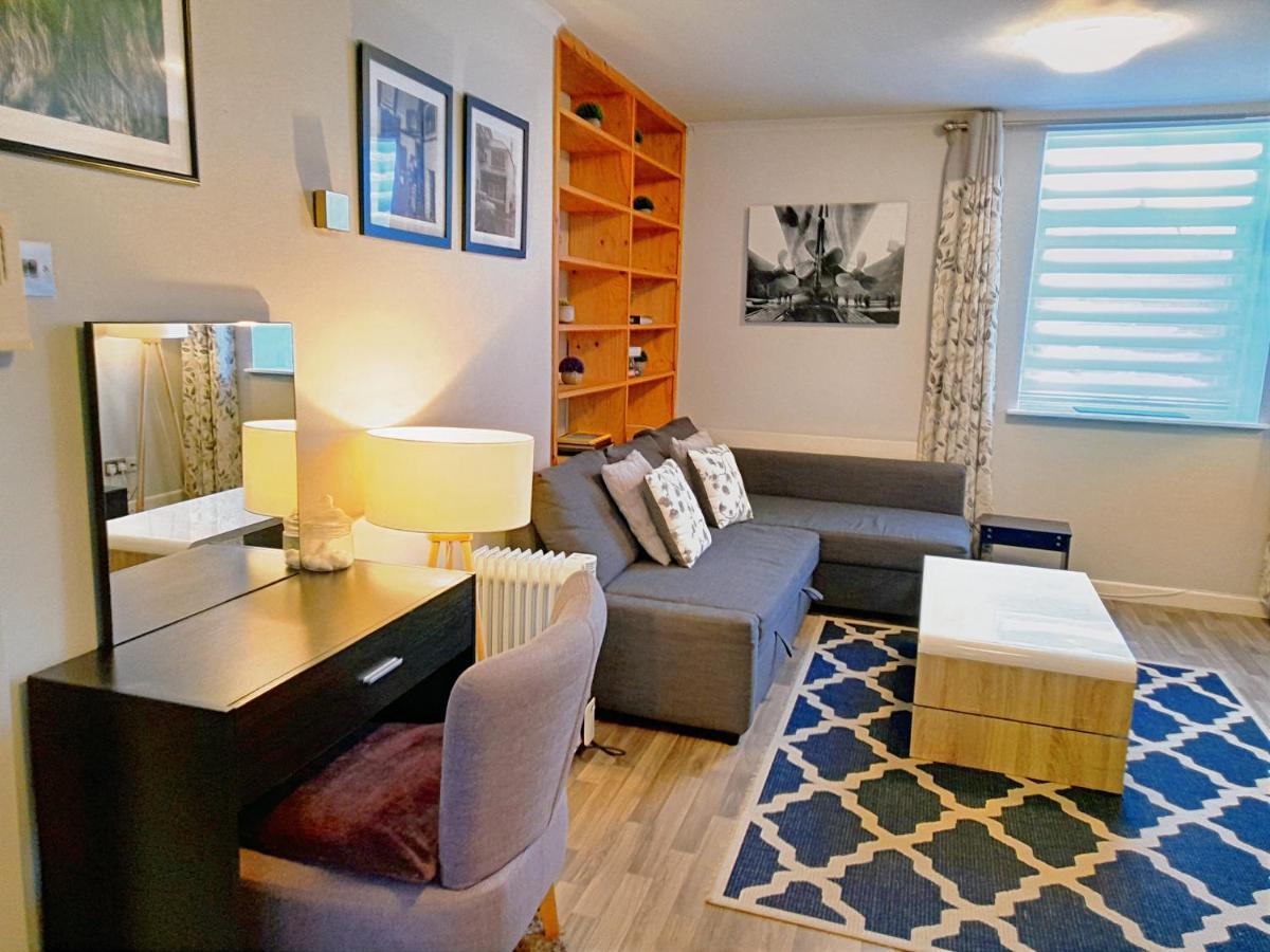Apartment Excellent Location - City Centre - Parking - 4 Beds -2 Bedrooms *