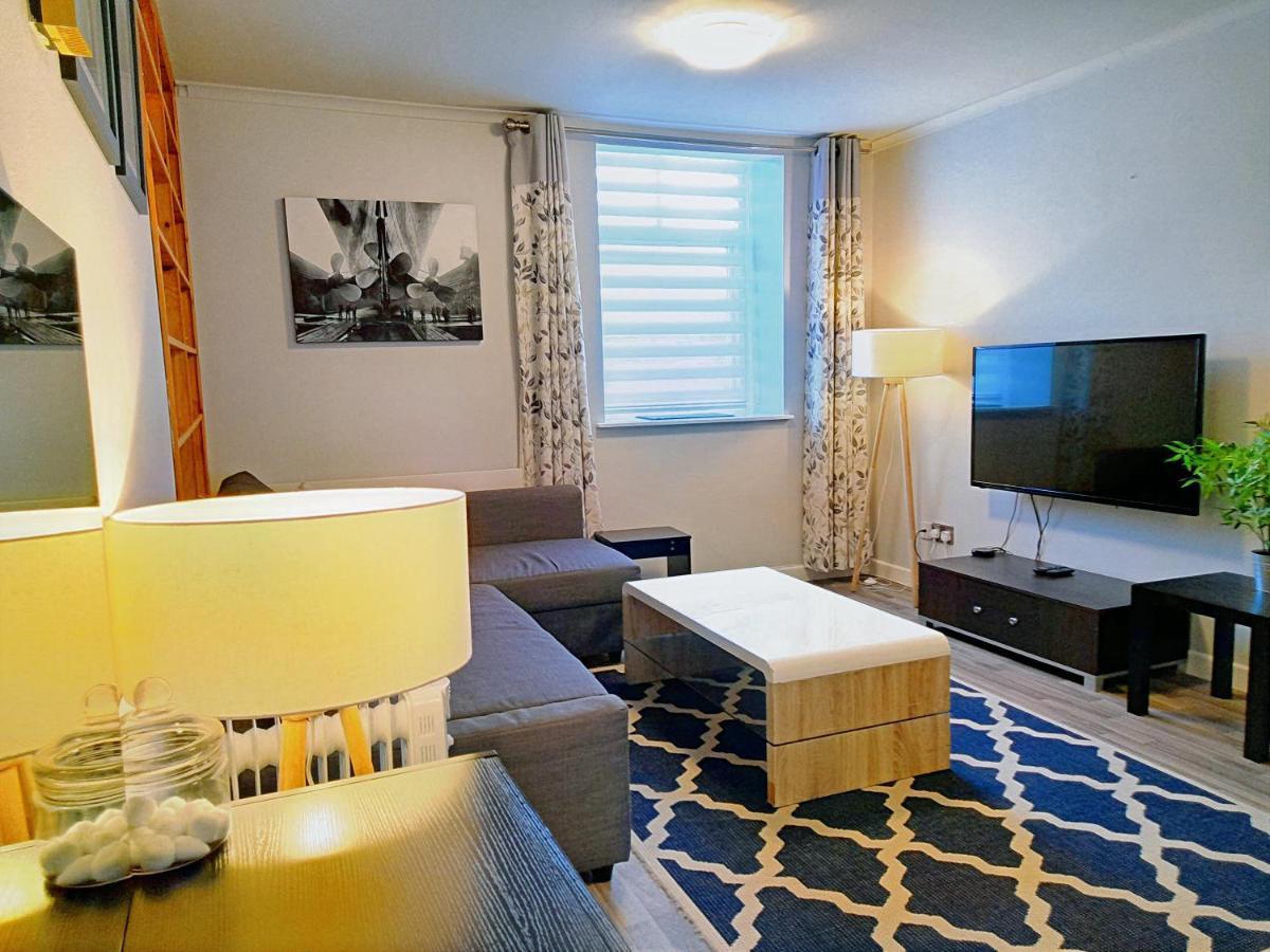 Apartment Excellent Location - City Centre - Parking - 4 Beds -2 Bedrooms