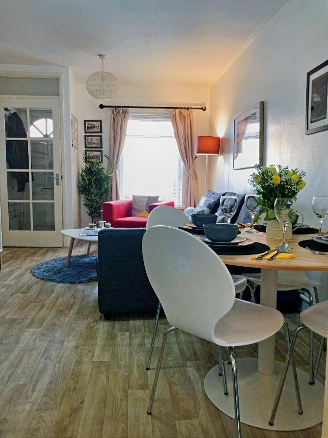 Great Location - City Centre - Parking - 4 Beds - 2 Bedrooms Belfast
