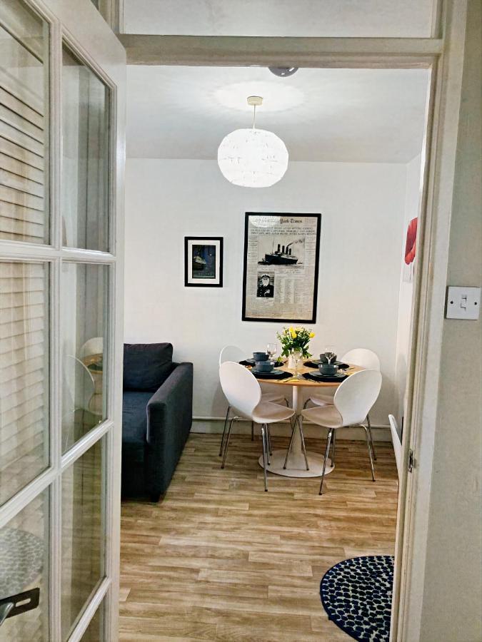 Great Location - City Centre - Parking - 4 Beds - 2 Bedrooms Apartment Belfast