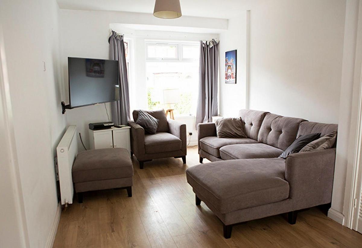 Cheerful 2 Bedroom House With Patio And Office Holiday home