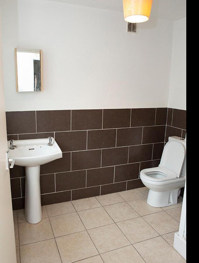 Cheerful 2 Bedroom House With Patio And Office Holiday home Belfast