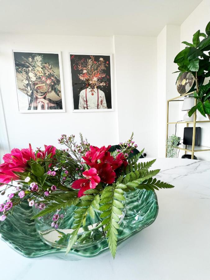 Luxury Apartment *