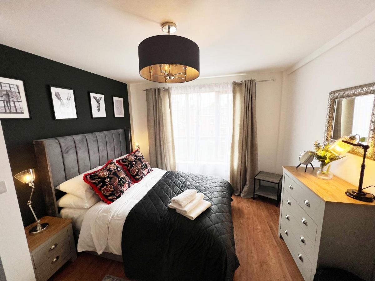 Luxury Apartment *