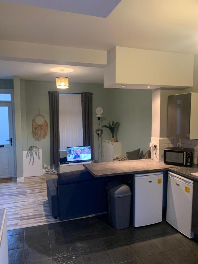 2 Bedroom Cheerful House Close To Center Belfast