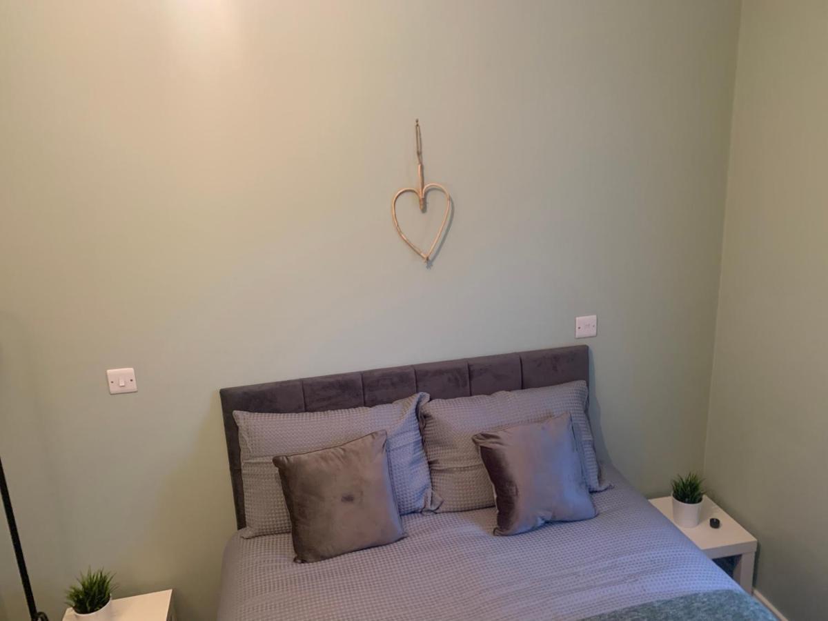2 Bedroom Cheerful House Close To Center Belfast