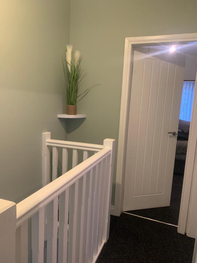 2 Bedroom Cheerful House Close To Center Belfast