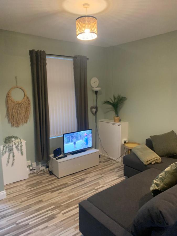 Apartment 2 Bedroom Cheerful House Close To Center