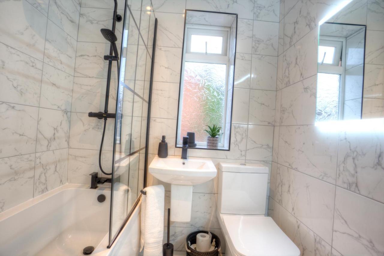 The Boutique Cozy Sleeps7 (adults Only) Belfast