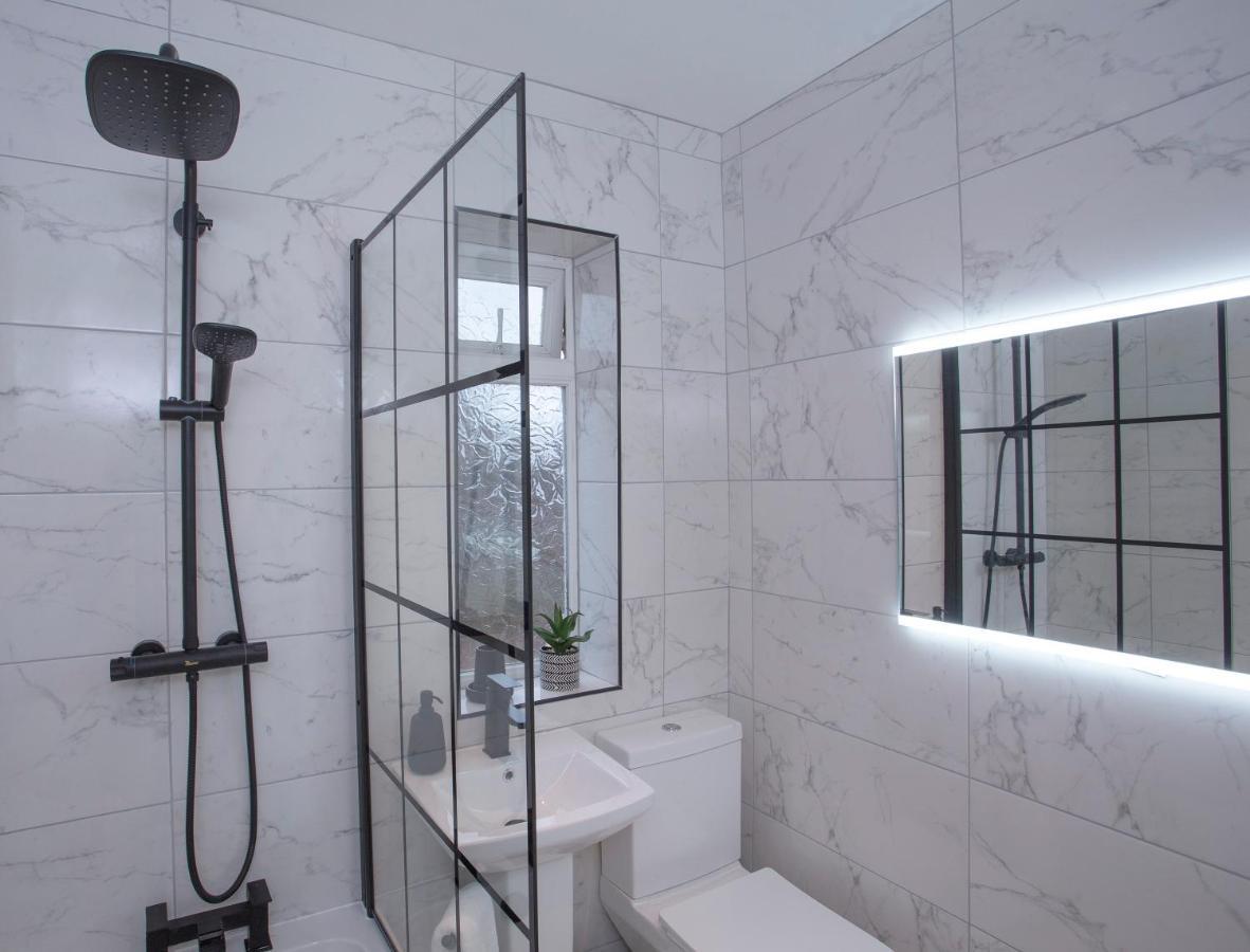The Boutique Cozy Sleeps7 (adults Only) Holiday home Belfast