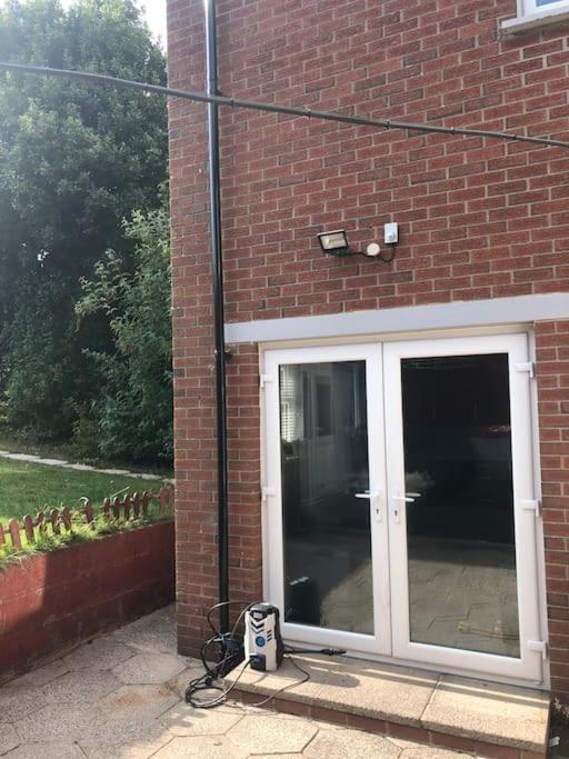 Private Room, En-suite & Own Access Holiday home Belfast