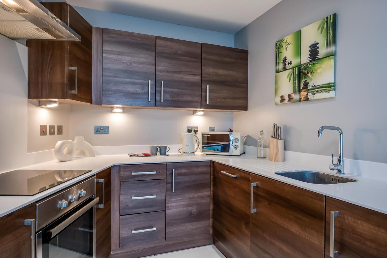 Entire With Sea View In Prime Location Apartment